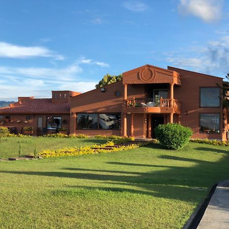 El Penol  Finca Casa Lomaゲストハウス エクステリア 写真