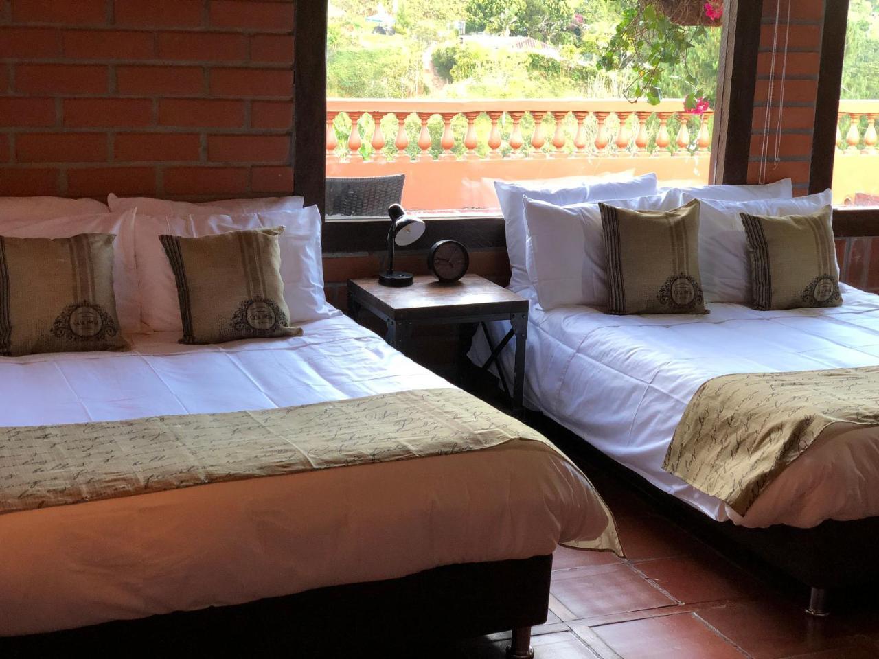 El Penol  Finca Casa Lomaゲストハウス エクステリア 写真