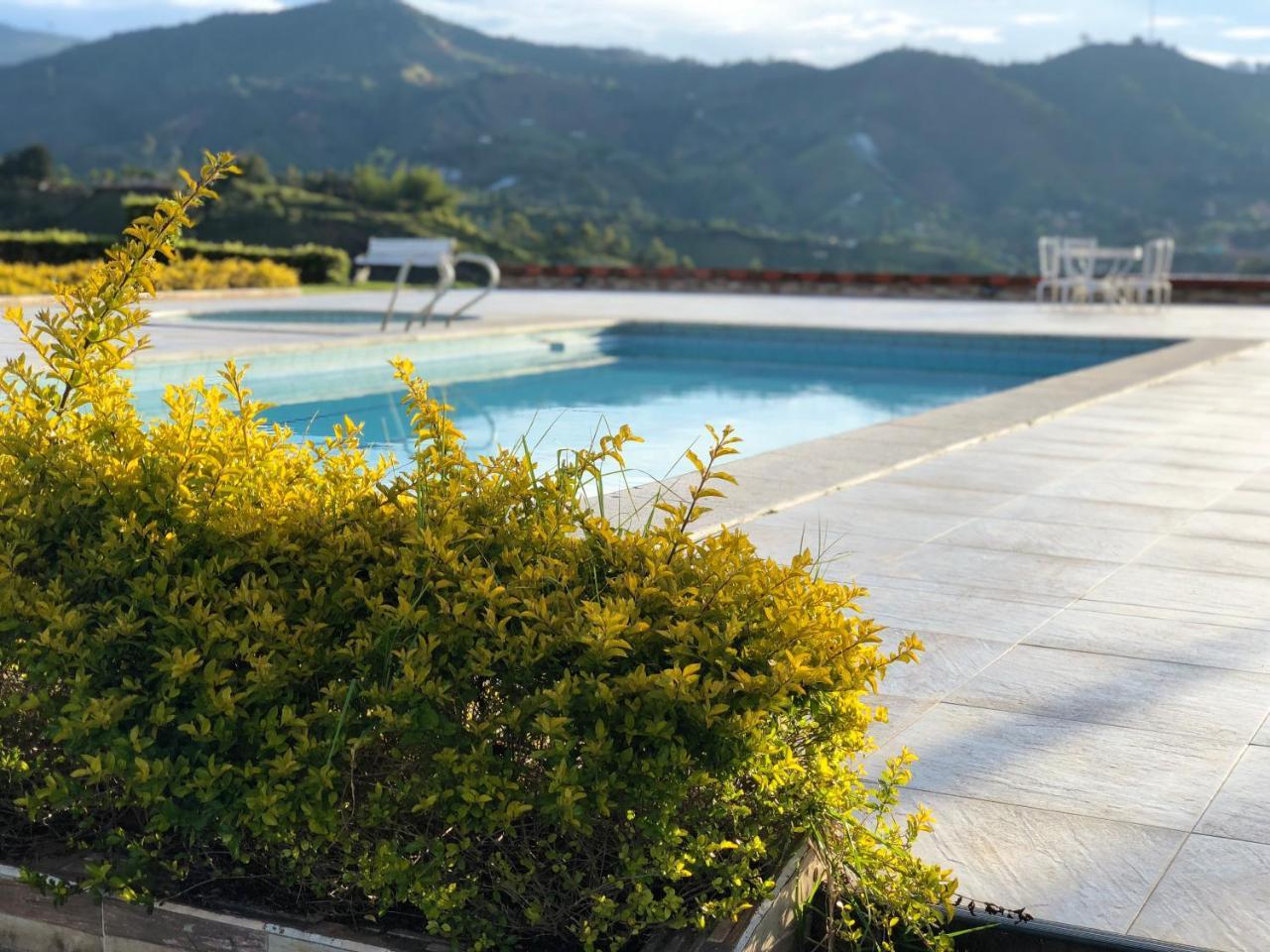 El Penol  Finca Casa Lomaゲストハウス エクステリア 写真